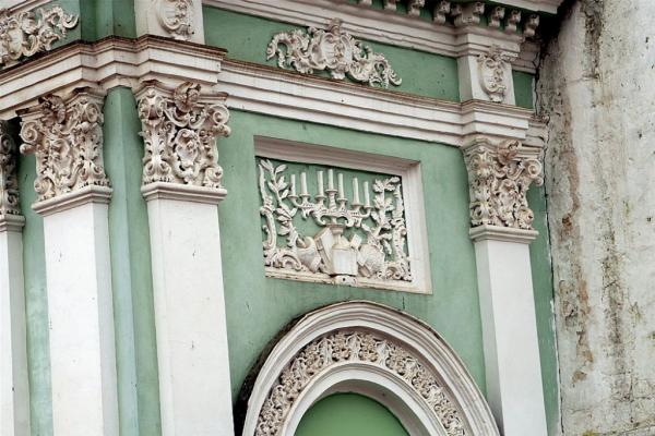 09 лепнина на внешней стене Лавры