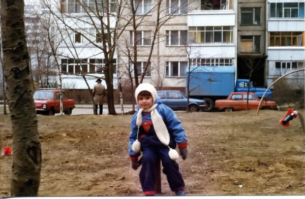 Во дворе, Жуковский 08
