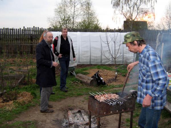 Главный шашлычник