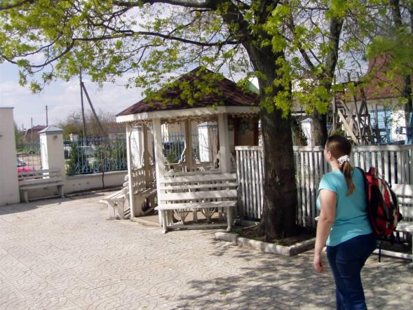 Беседка во дворе церкви Салунского, Рыбаки