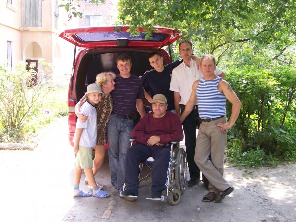 Пионерский отряд идет на хутор
