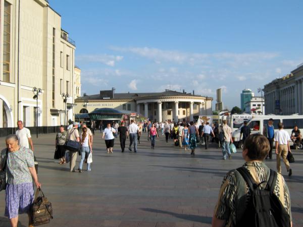 Утром на привокзальной площади Киева