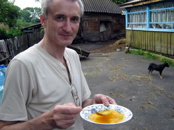 Настоящий, ну очень желтый, деревенский желток