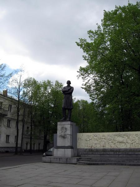 Памятник Некрасову в Ярославле